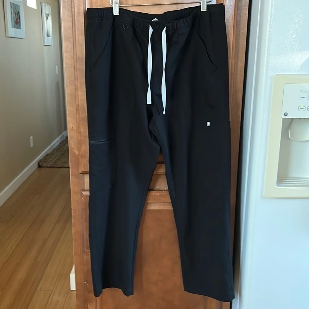 Men's Figs Technical Collection Black Scrub Pants size XXL Short